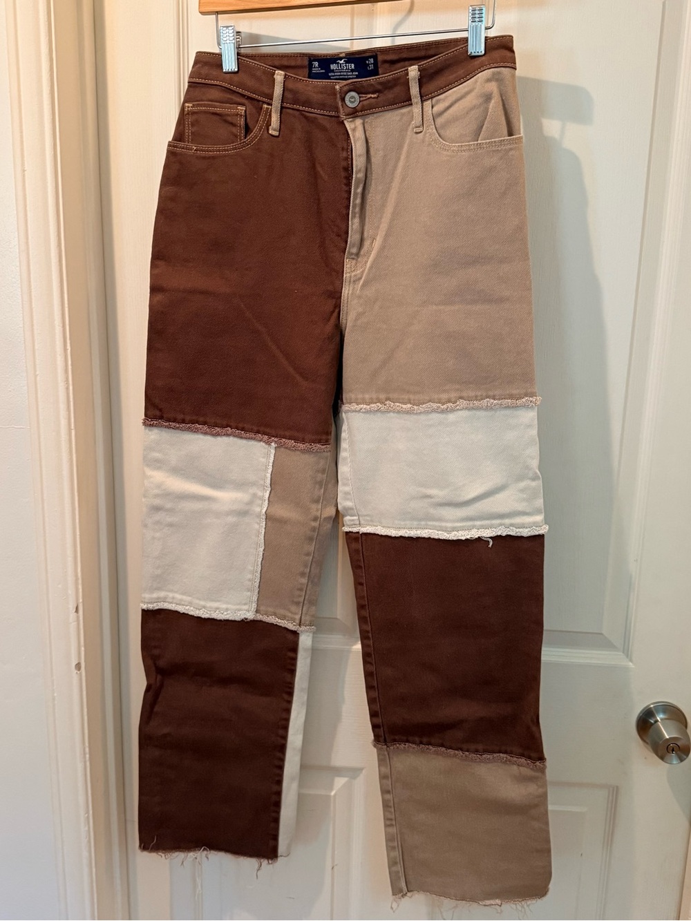 😎Hollister Tri-Tone Patchwork Straight Leg Jeans in Brown & Cream😎
